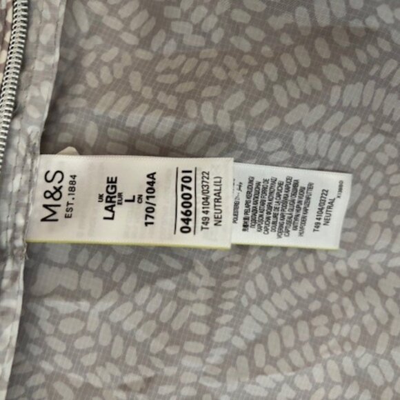 M&S Lightweight Packable Rain or Wind Jacket - Picture 11 of 12